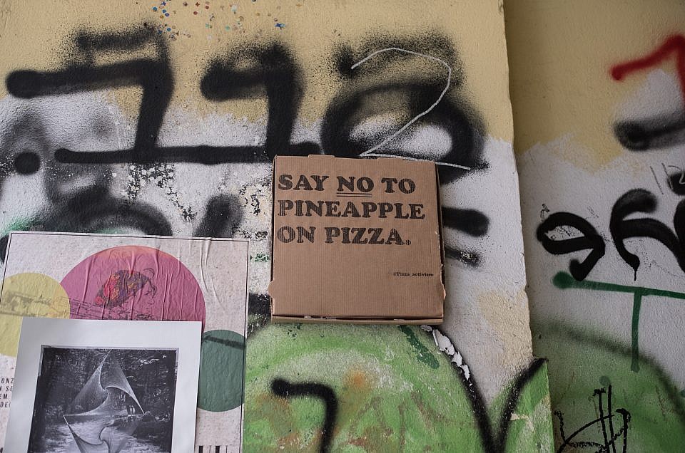 Say NO to pineapple on pizza.